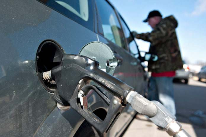 THE PRICE FOR SELF-SERVE, UNLEADED REGULAR GASOLINE in Rhode Island fell 3 cents per gallon to $2.53 over the last week, even as it remained at $2.50 in Massachusetts, AAA Northeast said. / BLOOMBERG FILE PHOTO/DANIEL ACKER