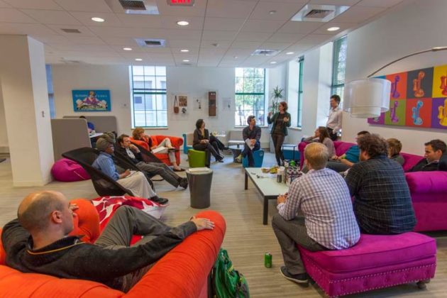 ENVIRONMENT OF COLLABORATION: LabCentral allows clients to work in comfort from overstuffed couches while interacting with one another. / COURTESY LABCENTRAL, PAUL AVIS/AVIS STUDIO