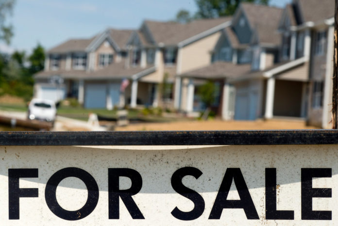 SINGLE-FAMILY home sales in Massachusetts climbed nearly 21 percent in May to 5,297 compared with 4,382 in May 2015, according to The Warren Group. / BLOOMBERG NEWS FILE/TY WRIGHT
