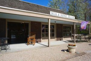 3838 Main RoadOWNER: Main Road Properties Inc.TENANT: Milk & Honey Bazaar