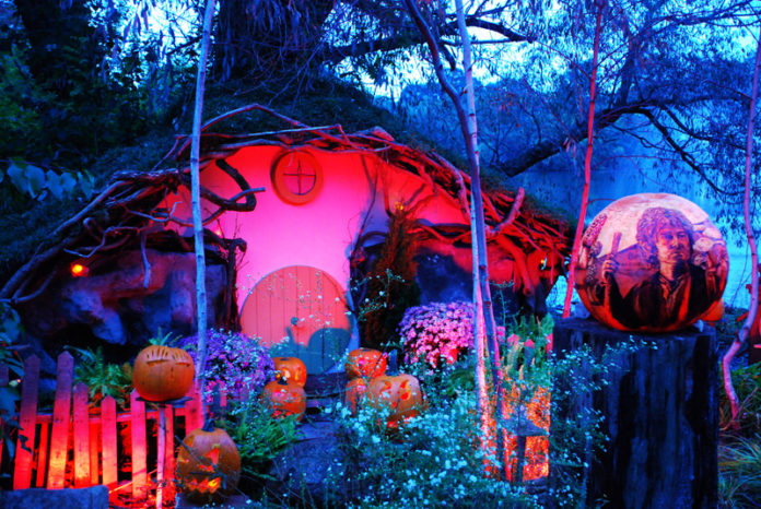 ATTENDEES OF THE BIG E, the Eastern States Exposition, being held in West Springfield, Mass., will be able to see pumpkin carving Tuesday during Rhode Island Day, such as is seen yearly at the Roger Williams Park Zoo for Halloween. Here, an exhibit inspired by the "Lord of the Kings" movies. / COURTESY ROGER WILLIAMS PARK ZOO