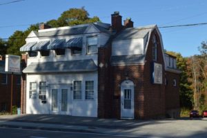 609 PUTNAM PIKEPROPERTY OWNER: Thomas J. WinfieldTENANT: Anderson Winfield Funeral Home