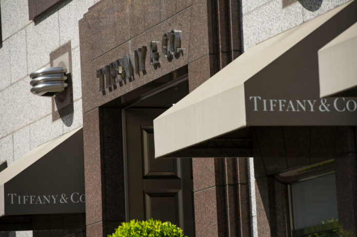 TIFFANY & CO. reported third-quarter profit that exceeded analysts’ estimates as demand improved in China and Japan, a sign that the worst of the global luxury market’s downturn may be over.  / BLOOMBERG NEWS/DAVID PAUL MORRIS