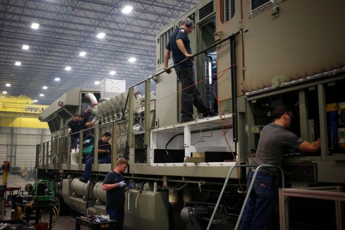 U.S. manufacturing expanded in December at the fastest pace in two years. / BLOOMBERG NEWS PHOTO