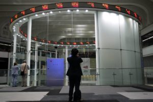 THE DOW Jones Industrial Average climbed past 20,000 for the first time as stocks around the world extended a rally after corporate earnings reignited investors’ optimism in economic growth. / BLOOMBERG NEWS PHOTO