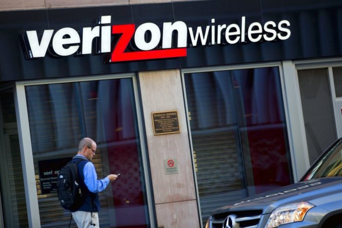 VERIZON Communications Inc., the biggest U.S. wireless provider, will start selling a package that includes unlimited data, a tacit acknowledgment that smaller competitors have struck a chord with consumers who want to stream video without worrying about exceeding a cap. / BLOOMBERG NEWS PHOTO