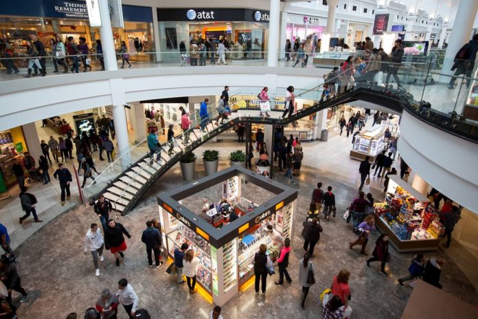 SHOPPERS WALK through the Menlo Park Mall in Edison, N.J. Household sentiment was little changed in April from the previous month, holding at an elevated level on optimism about personal finances, University of Michigan survey data showed. /BLOOMBERG NEWS PHOTO/ MICHAEL NAGLE