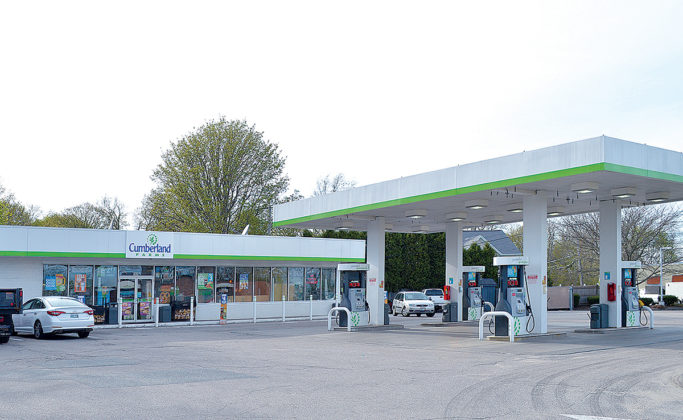 3166 East Main Road (1980)
PROPERTY OWNER: Cumberland Farms Inc.
TENANT: Cumberland Farms / PBN PHOTO/Nicole Dotzenrod