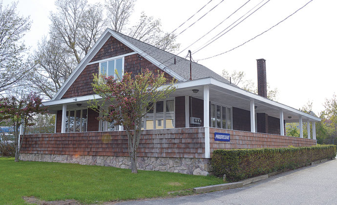 3056 East Main Road (1930)
PROPERTY OWNER: Maurice J. Bessette Jr.
TENANT: Bessette Insurance / PBN PHOTO/Nicole Dotzenrod