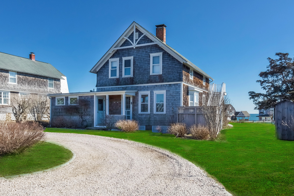 Westerly cottage 2.65M sale more than 100K above asking price