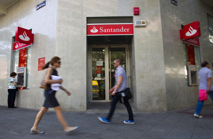 BANCO SANTANDER acquired the failing Banco Popular after European authorities intervened to prevent it from shuttering. / BLOOMBERG FILE PHOTO/ANGEL NAVARRETE