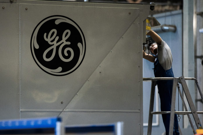 GENERAL ELECTRIC CO. is trending towards the bottom of the company's profit forecast as CEO Jeffrey Immelt prepares to leave the company./ BLOOMBERG FILE PHOTO/AKOS STILLER