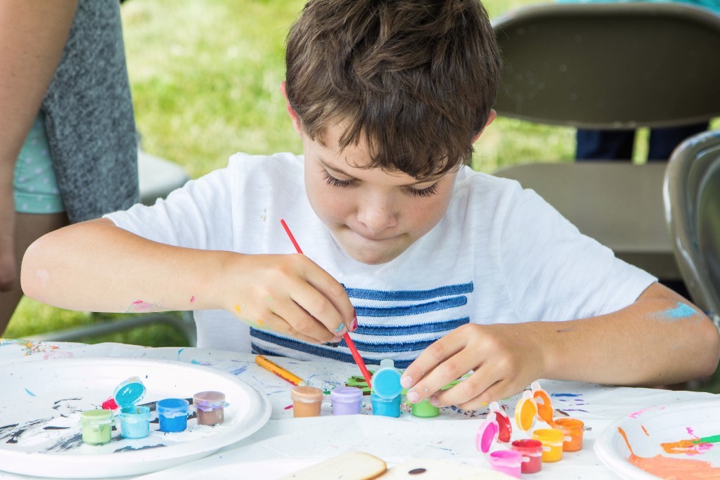 ON AUGUST 13 Newport Art Museum's Wet Pain fundraiser brought together 448 artists of varying backgrounds in support of museum programming./ PHOTO BY JENNA ROY