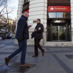 BANCO SANTANDER reported a $1.7 billion profit for the third quarter of 2017, a 10.5 percent decline year over year. / BLOOMBERG FILE PHOTO/ANGEL NAVARRETE