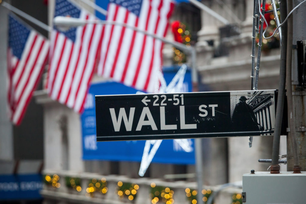 THE MAJOR WALL STREET indexes all closed at record levels on Jan. 17. / BLOOMBERG NEWS PHOTO/MICHAEL NAGLE