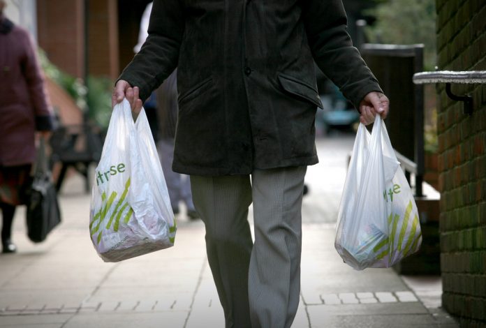 AN ORDINANCE TO REDUCE the number of single-use plastic bags in Providence was introduced to the City Council. / BLOOMBERG FILE PHOTO/GRAHAM BARCLAY AN ORDINANCE TO REDUCE the number of single-use plastic bags in Providence was introduced to the City Council. / BLOOMBERG FILE PHOTO/GRAHAM BARCLAY