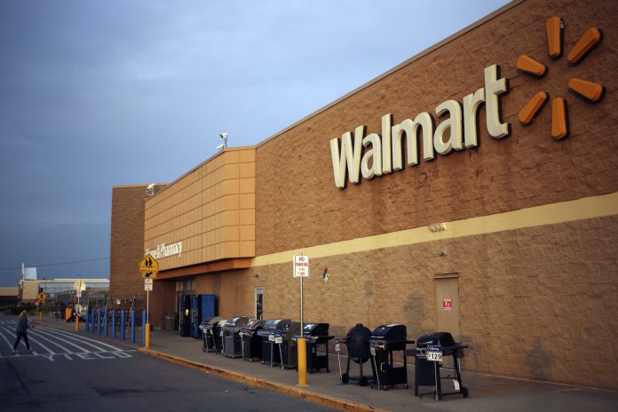 WALMART IS EXPERIMENTING with a number of ways to bring down its health care costs, including setting up accountable care organizations at many of its employment centers, where the retailer buys care directly from providers. / BLOOMBERG NEWS FILE PHOTO/LUKE SHARRETT