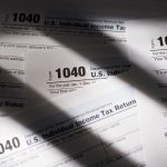 THE IRS FILING SYSTEM was experiencing technical malfunctions on the final day for Americans to file taxes. / BLOOMBERG FILE PHOTO/DANIEL ACKER