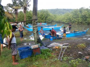 Fish Right will work closely with coastal communities—like these artisanal fishermen—to improve livelihoods by building sustainable fisheries. / COURTESY CRC