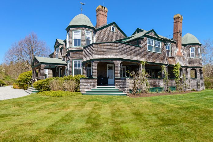 THIS VICTORIAN ESTATE at 52 Newport St. in Jamestown went under contract May 17 following an auction by Concierge Auctions that attracted several bidders. The closing is scheduled for June 22. /COURTESY J.E. GROUP PROPERTIES