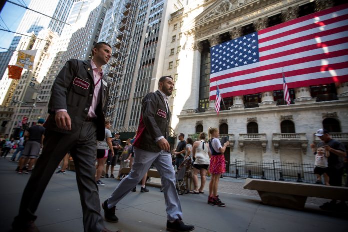 UNITED STATES gross domestic product grew at a 4.2% annualized rate, a slightly faster pace than previously estimated on revisions to imports and software spending. / BLOOMBERG NEWS FILE PHOTO/MICHAEL NAGLE