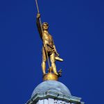 SYMBOLIC FIGURE: The Independent Man atop the Statehouse in Providence symbolizes Rhode Island’s self-image and history of independence. Unaffiliated voters have long outnumbered both registered Republicans and Democrats in the state. /  PBN PHOTO/PAMELA BHATIA