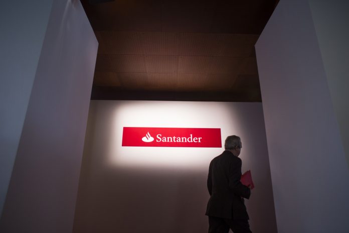 BANCO SANTANDER SA’s third-quarter profit grew by 36 percent to $2.26 billion in the third quarter. /. BLOOMBERG NEWS FILE PHOTO/ANGEL NAVARRETE