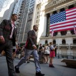 FEDS SOFTEN: The S&P 500 Index gained 2.3 percent as of 4 p.m. New York time, the biggest three-day gain since June after a dovish tone from the Federal Reserve chairman fueled speculation the central bank is closer than thought to pausing on rate hikes. The Nasdaq 100 rose 3.2 percent and the Dow added 2.5 percent Wednesday. / BLOOMBERG FILE PHOTO/MICHAEL NAGLE