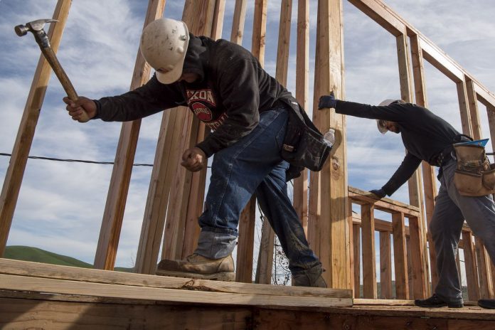 U.S. CONSTRUCTION spending posted the smallest annual increase since 2011 in December. / BLOOMBERG NEWS FILE PHOTO