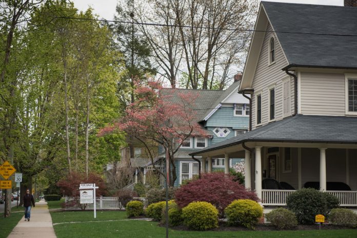 THE MEDIAN PRICE of a home in Bristol County, Mass., in March increased 7% year to year to $305,000. / BLOOMBERG NEWS FILE PHOTO/RON ANTONELLI