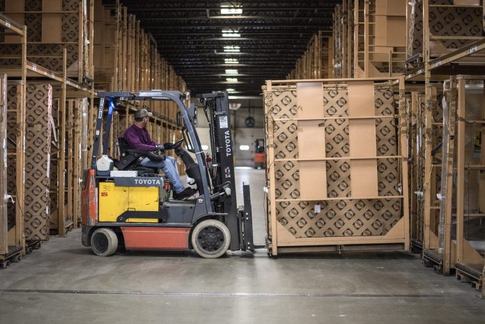 ORDERS PLACED with United States factories for business equipment fell in February for the third time in four months. / BLOOMBERG FILE PHOTO/SERGIO FLORES
