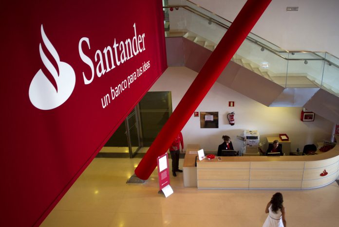 BANCO SANTANDER reached an agreement with unions cut 3,223 jobs in Spain, 13% less than the bank’s original proposal of 3,700 cuts. / BLOOMBERG NEWS FILE PHOTO/ANTONIO HEREDIA