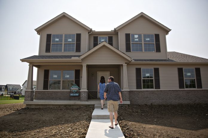 SALES OF NEW single-family homes in the U.S. dropped 7.8% to a 626,000 annualized pace in May. / BLOOMBERG NEWS FILE PHOTO/DANIEL ACKER