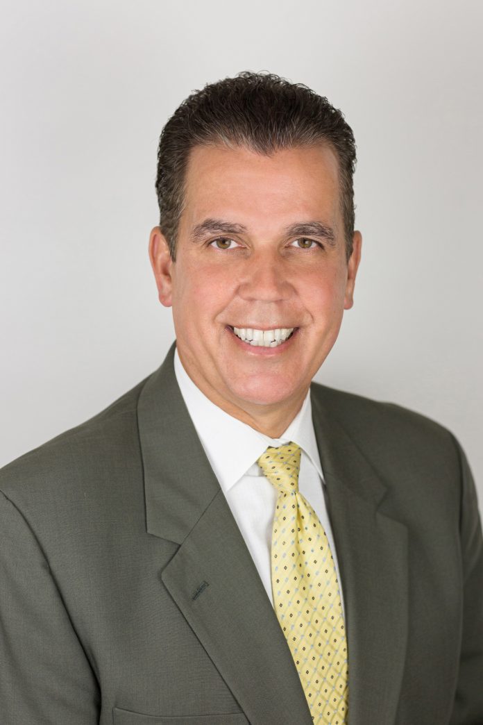 Carlos-DaCunha-facing-right