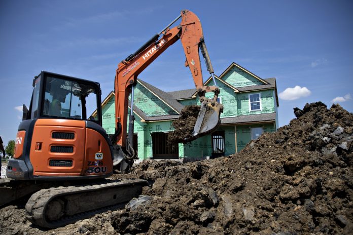 OVERALL U.S. construction spending was little changed in April from the prior month. Government data showed that private construction plunged 1.7% from March, the worst drop in six years, while government building jumped 4.8%, with the biggest boost in federal outlays since 2017. / BLOOMBERG NEWS FILE PHOTO/DANIEL ACKER