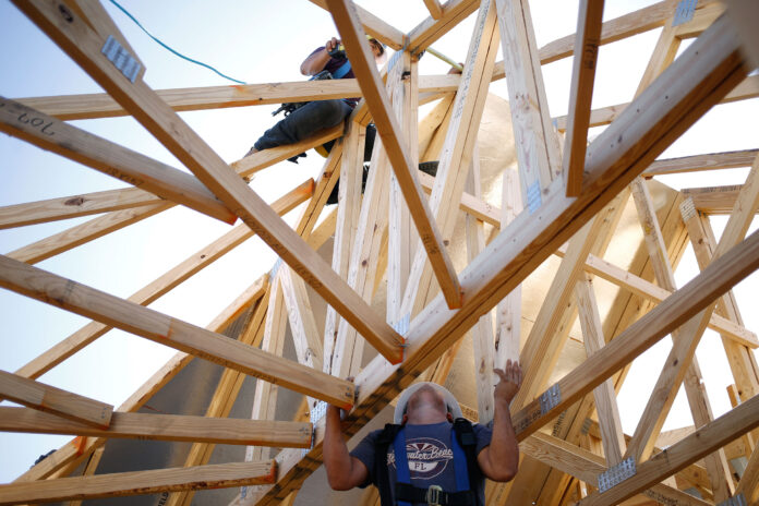 HOME CONSTRUCTION INCREASED IN AUGUST to its fastest pace since 2007, with both apartment projects and single-family homes showing strength despite greater fears of an economic slowdown. / BLOOMBERG NEWS FILE PHOTO/LUKE SHARRETT