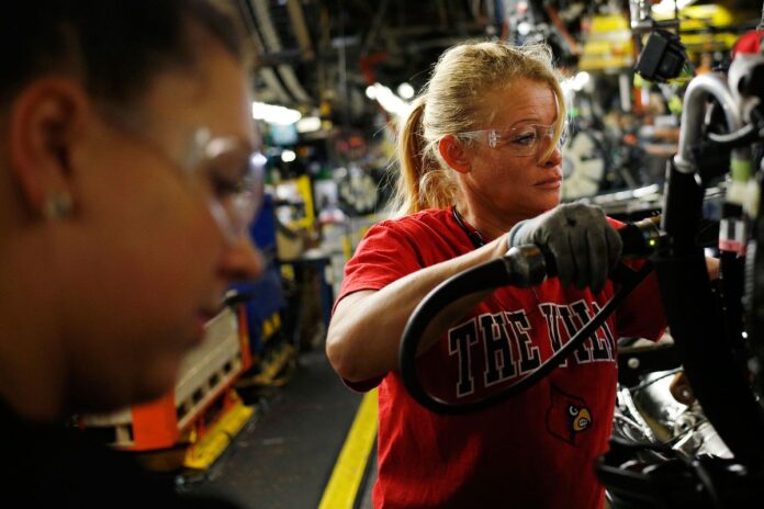 THE NATIONAL FEDERATION of Independent Business’s index measuring small-business optimism declined 1.6 points to 103.1 in August, its lowest level in five months. / BLOOMBERG NEWS FILE PHOTO/LUKE SHARRETT